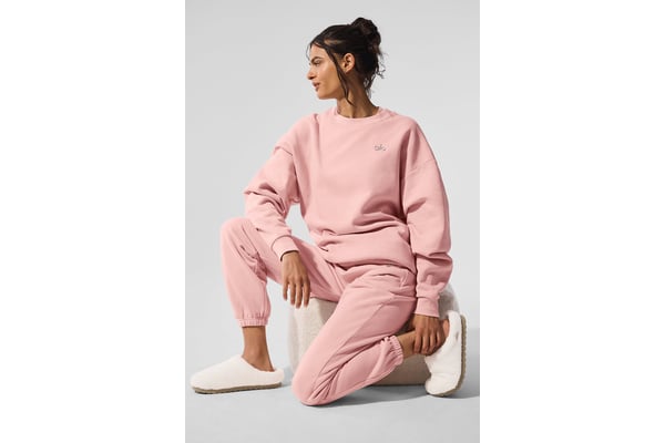 Track Alo Accolade Crew Neck Pullover - Pink Quartz - S at Alo Yoga
