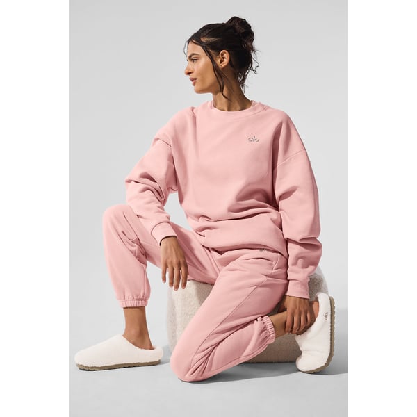 Track Alo Accolade Crew Neck Pullover - Pink Quartz - S at Alo Yoga