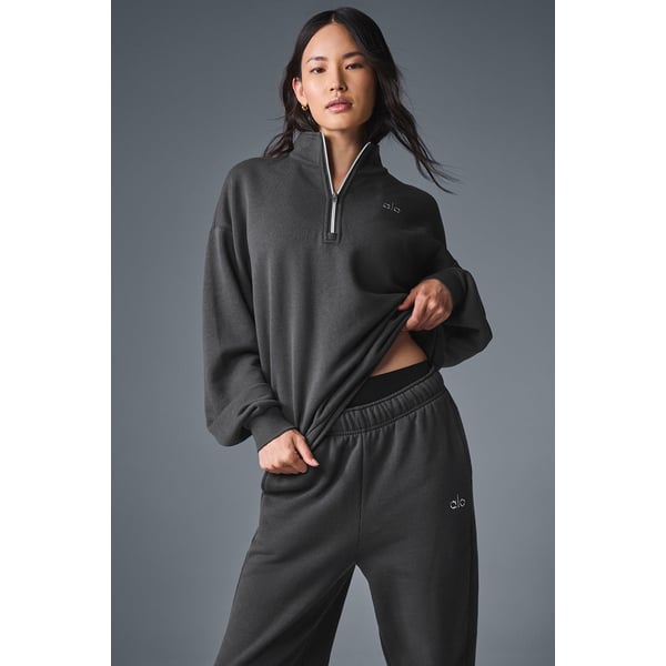 Track Alo Accolade 1/4 Zip Pullover - Anthracite - Xxs at Alo Yoga