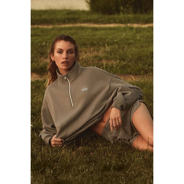 Track Alo Accolade 1/4 Zip Pullover - Light Cocoa - Xs at Alo Yoga